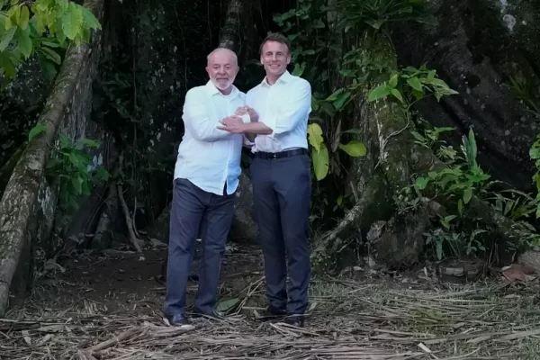 As afinidades e as diferenças no “bromance” de Lula e Macron